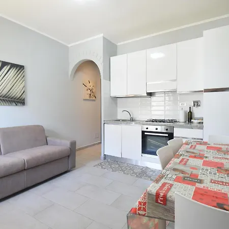 2 Bedroom Lovely In Marina Di Ardea Apartment *