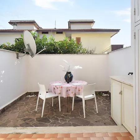 2 Bedroom Lovely In Marina Di Ardea Apartment